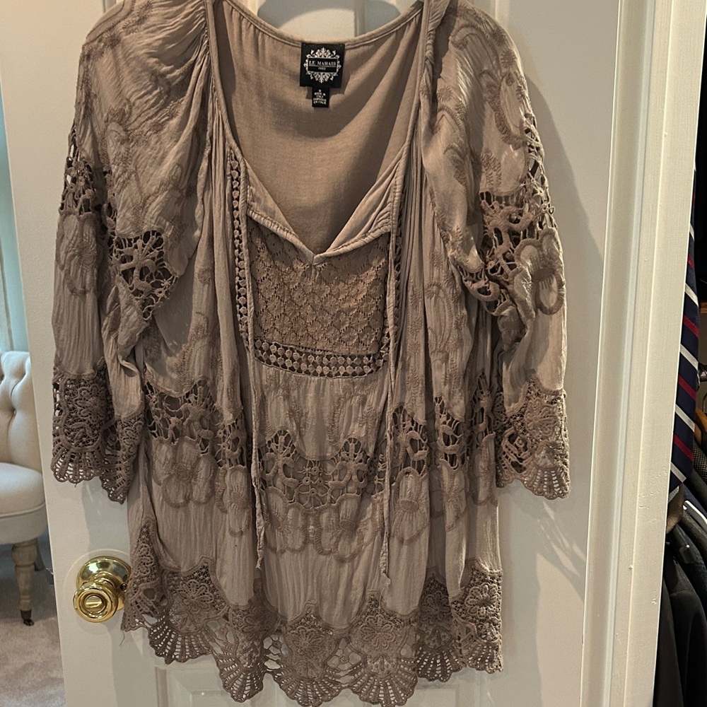 Chic Crochet Lace Blouse in Taupe